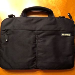 Incase Sling Sleeve 11"